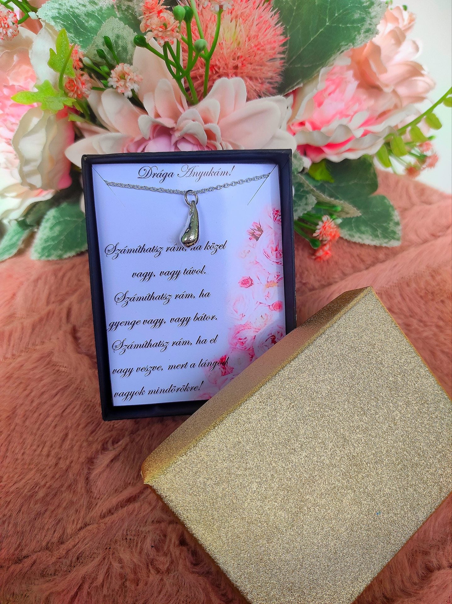 Ajándék anyának cseppes nyaklánc